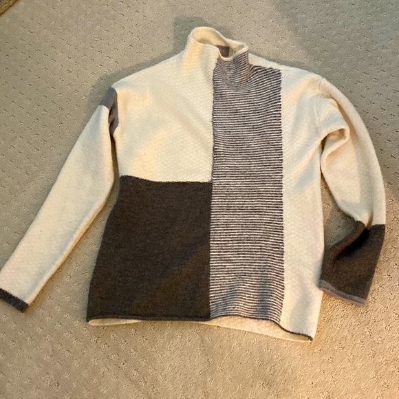 Color block mock turtleneck sweater - Picture 1 of 4